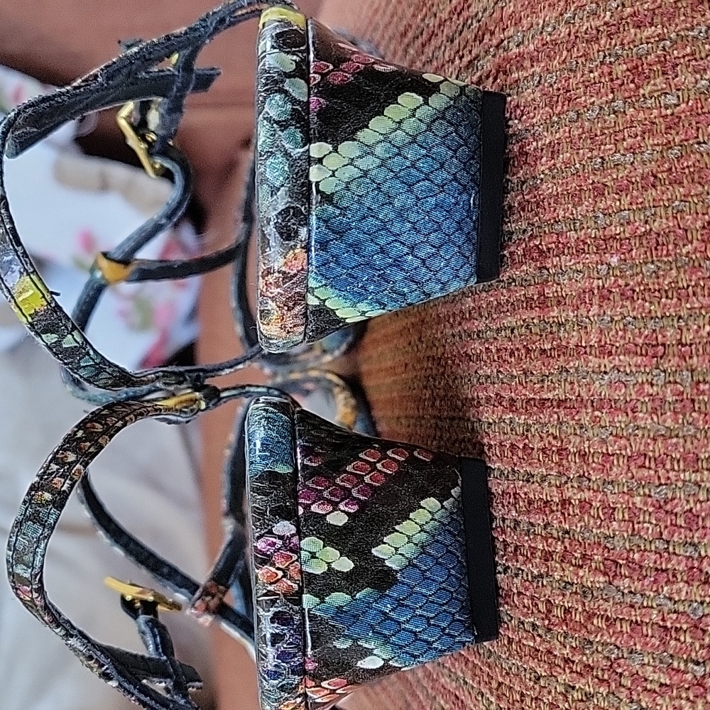 Stuart Weitzman Aqua Lizard Leather Sandals - Picture 5 of 8